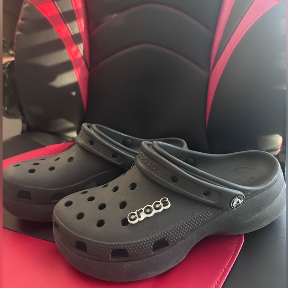 Crocs- Black Platform